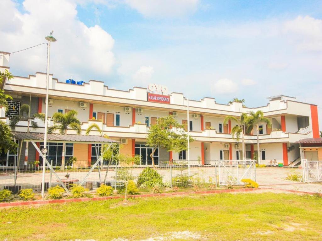 Oyo 1653 Fajar Residence Pekanbaru Dış mekan fotoğraf